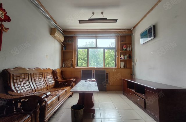 文轩外国语步梯二楼检察院 盛世柳园 柳园小区停车方便