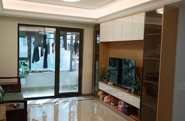 集美壹品小三室，精装修，整个小区同户型价格  的一套拎包入住