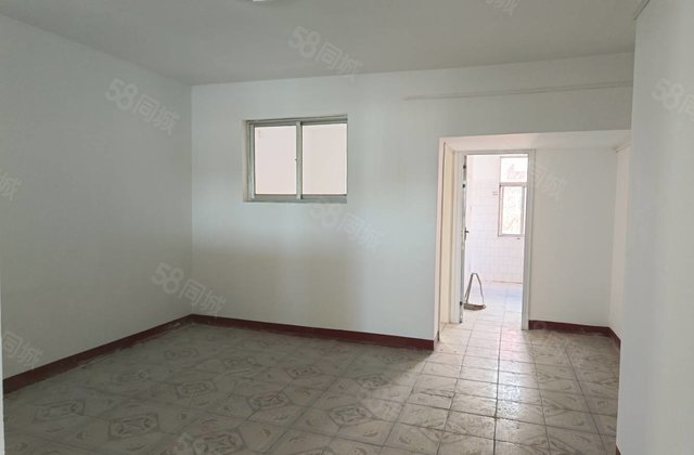 人民公园 市中心50万正规3室3楼 免大税