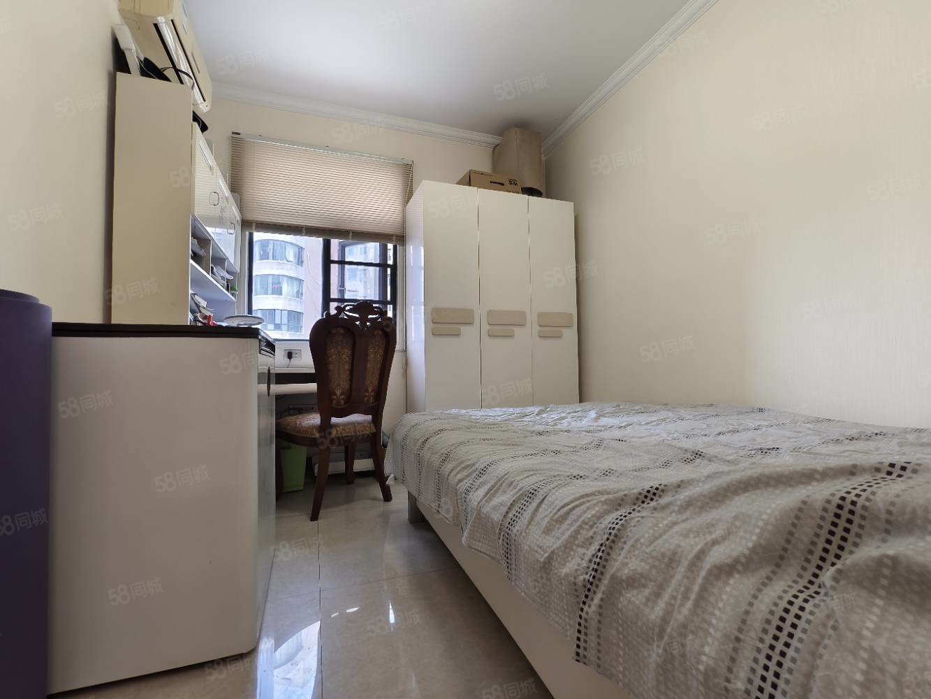 维多利亚3室2厅2卫135㎡南北92万