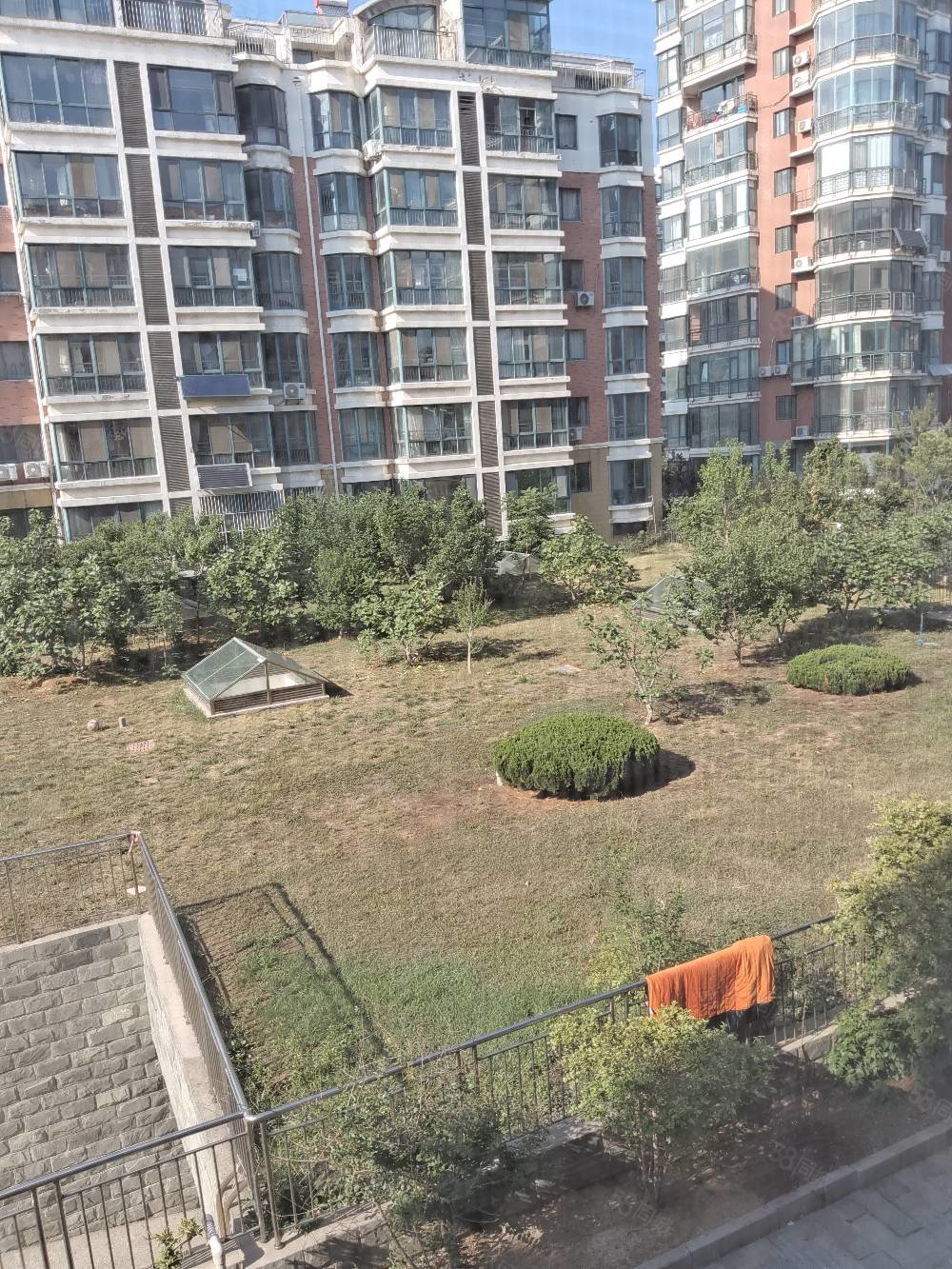 皇冠花园(中区)4室2厅1卫108㎡南北155万