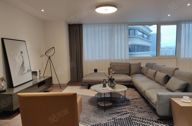 金鹰平墅 聚龙湖畔核心中间位置采光好湖景房大平层