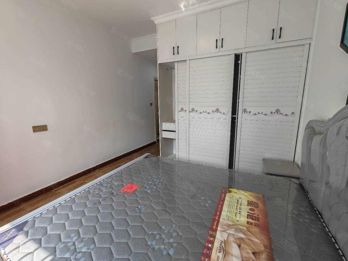 香槟国际3室2厅2卫117㎡南北48.8万