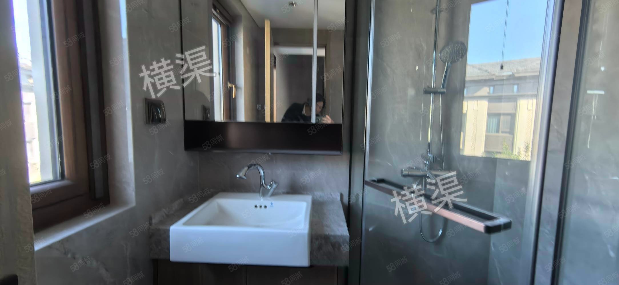 龍湖云河玉陛5室2廳3衛(wèi)266㎡南北1380萬