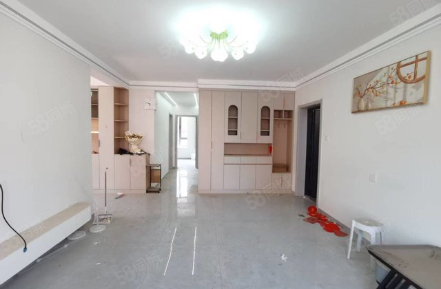 南北通透 装修好 近医院 楼龄新 出行方便 购物方便