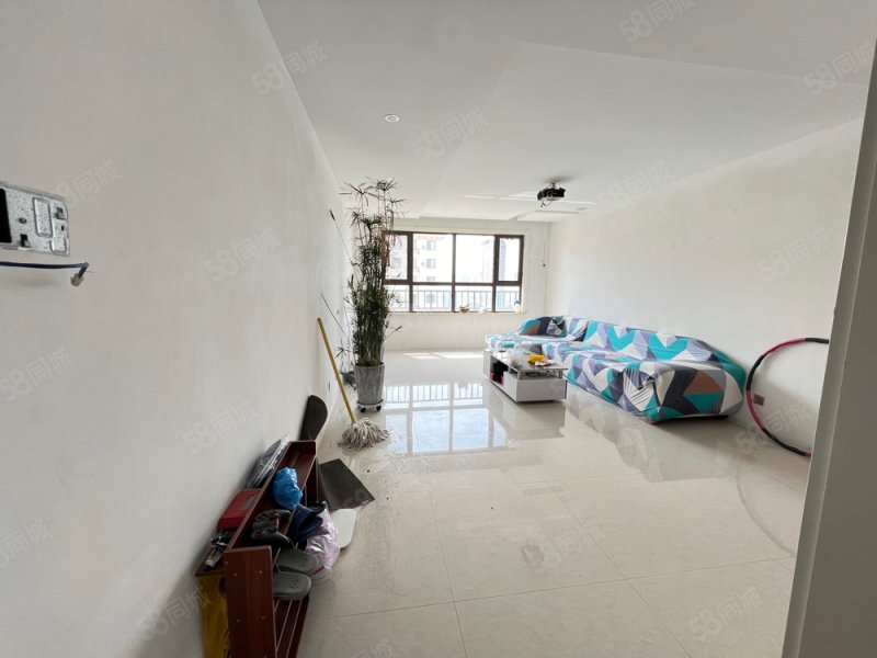 三室两卫,带车位,满五 ,随时看房,碧桂园碧草云天-通辽58同城