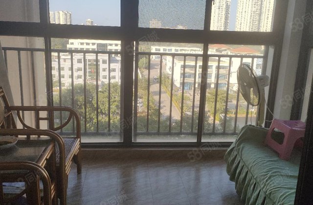 东方蓝城一号1室1厅61㎡55万二手房图片