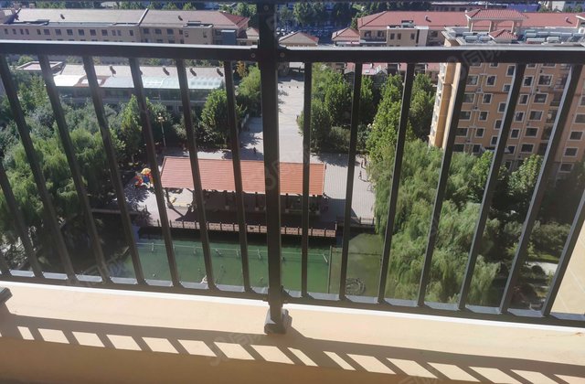 中景华庭B区(公寓住宅)3室2厅141.37㎡130万二手房图片