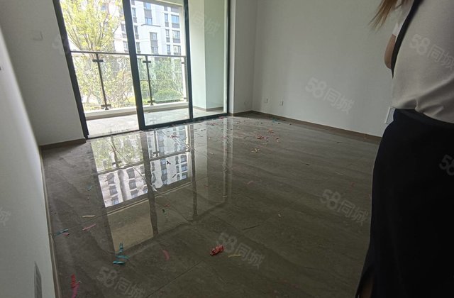 城市芳华带车位储藏室三叶草户型实验区政府市医院附近