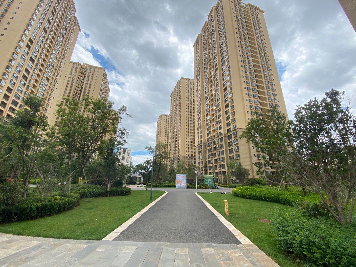 恒泰滇池名门4室2厅2卫142.84㎡西南180万