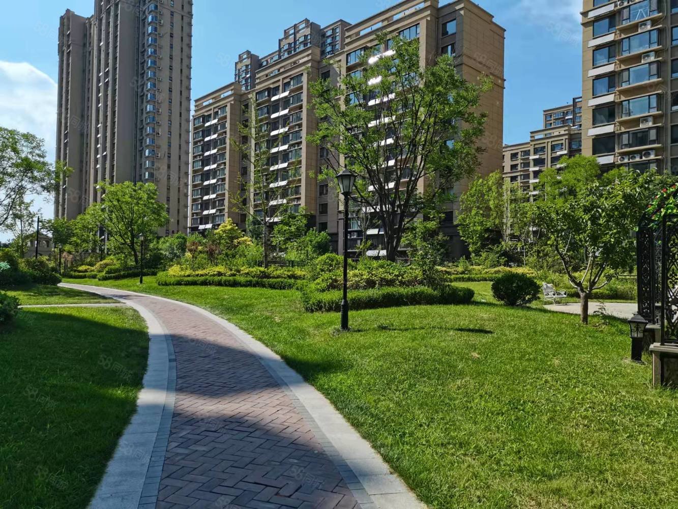 香山名郡3室2厅2卫121㎡南北85万