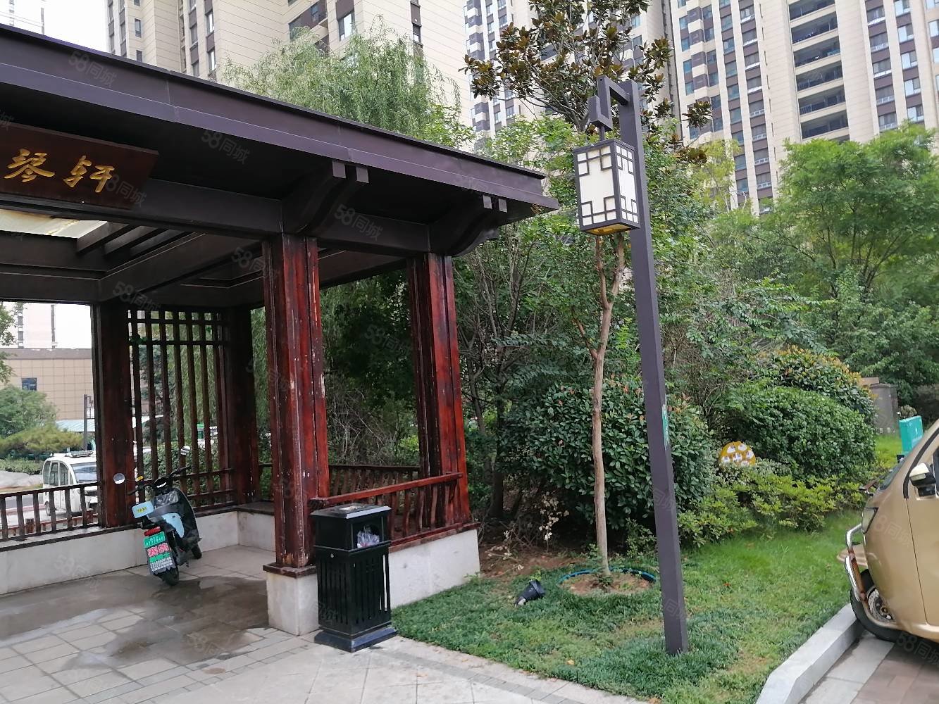 【10图】蓝山郡毛坯现房 急售 客厅通阳台两室超阳,荣盛蓝山郡-临沂58