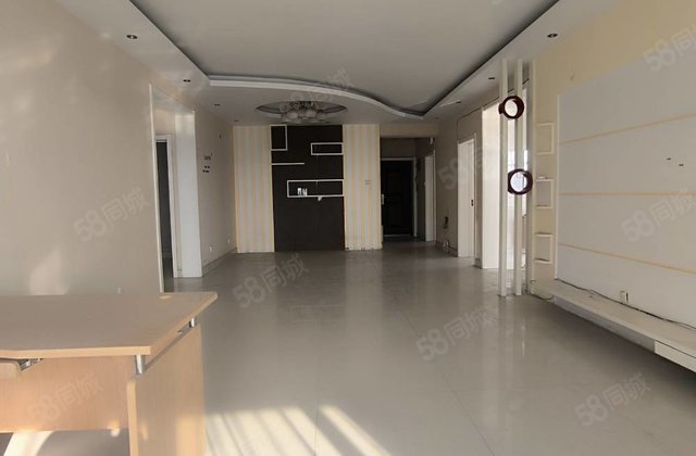 公园附近，温泉嘉苑小高层四室两卫，前面无遮挡