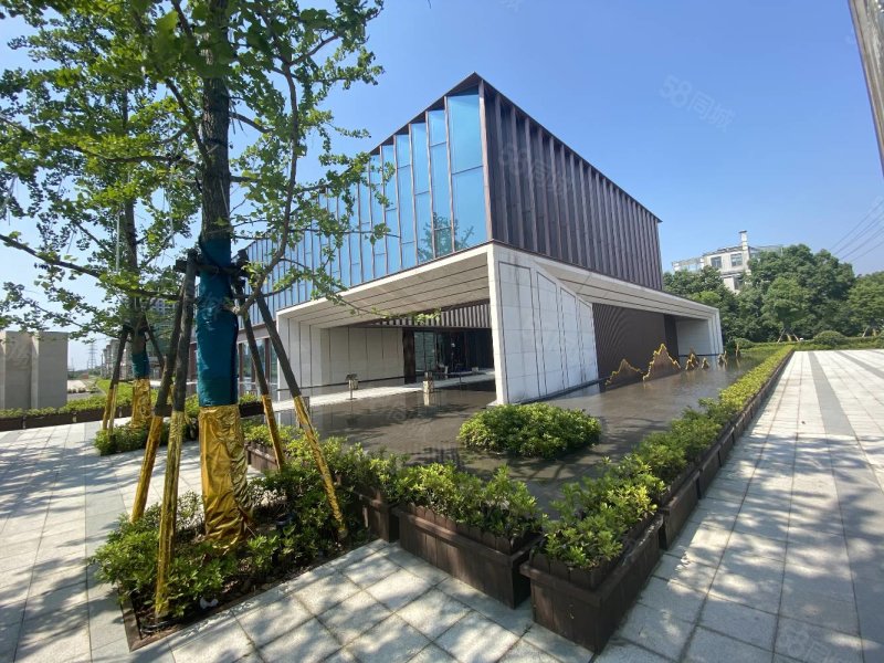 绿地铂澜府3室2厅2卫110.03㎡南北80万