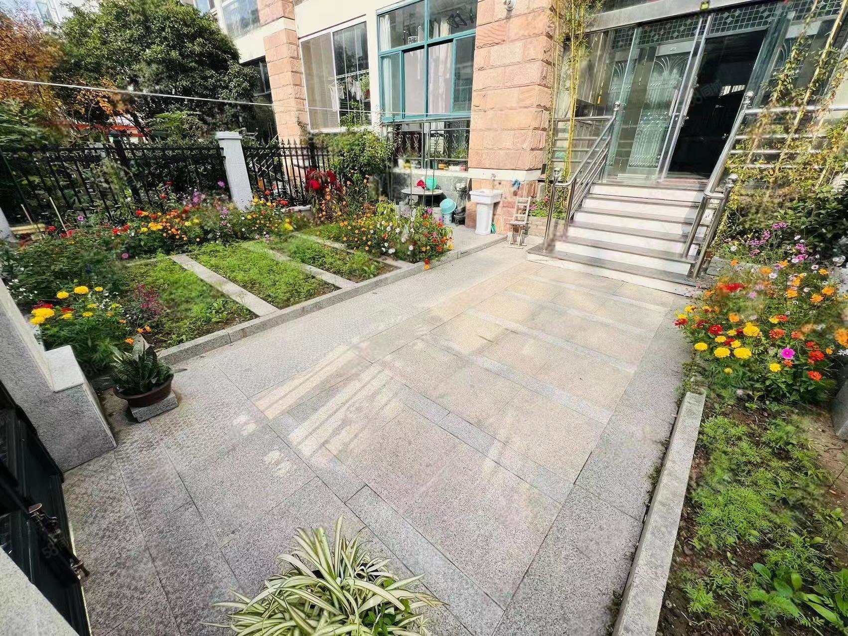 联排别墅一楼带院子车库车位豪华装修香溢世纪花城