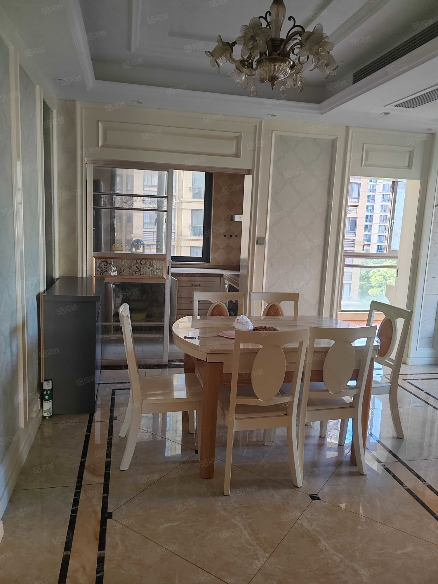 东方广场(开化)4室2厅2卫131㎡南175万