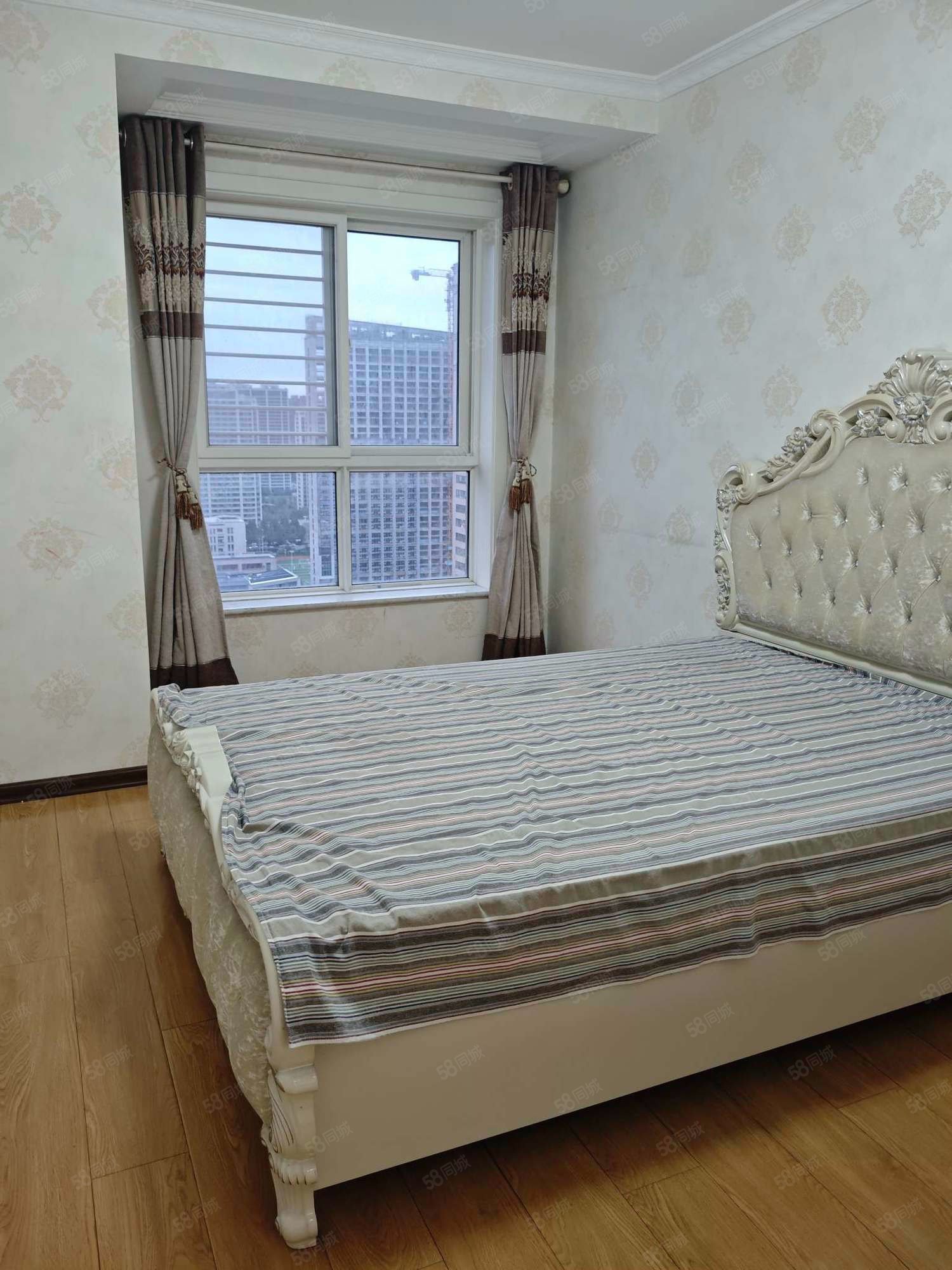 国宾中央区(一期)3室2厅2卫124.49㎡南北215万