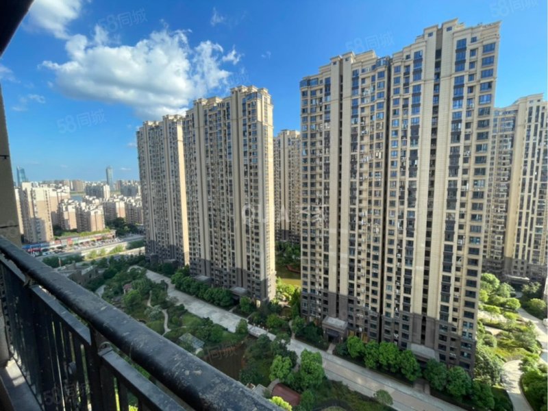 联泰天悦南北通透三房地铁口小区内部自带商业