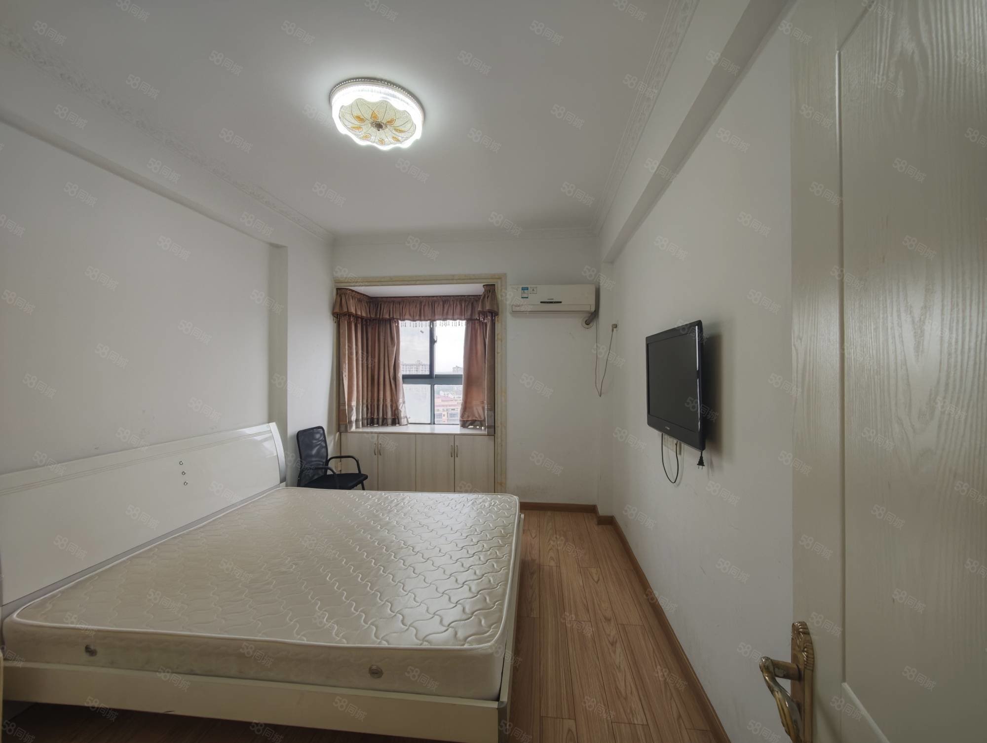 共和名城6室4厅4卫126㎡南80万