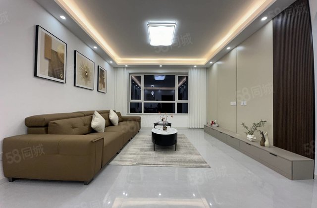 民生凤凰城电梯房边户车位和储藏室