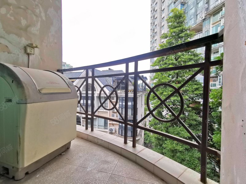 白云颐和山庄5室2厅2卫197.31㎡南北635万