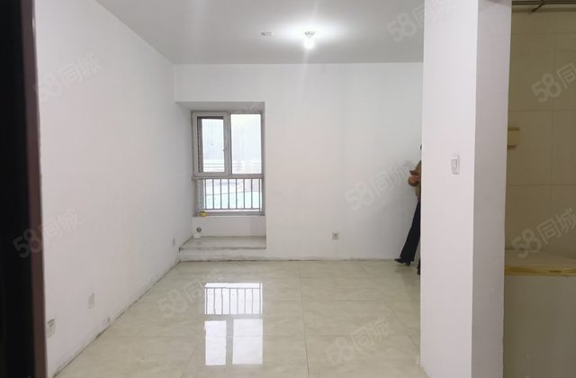 阳光逸墅 两室 70平 49万