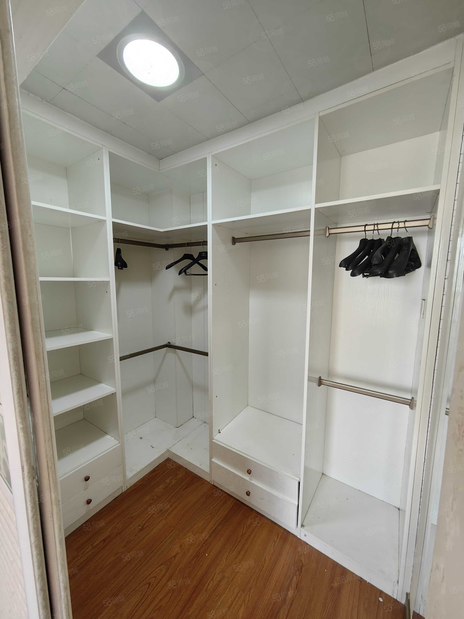 丽阳春都3室2厅2卫132.46㎡南79万