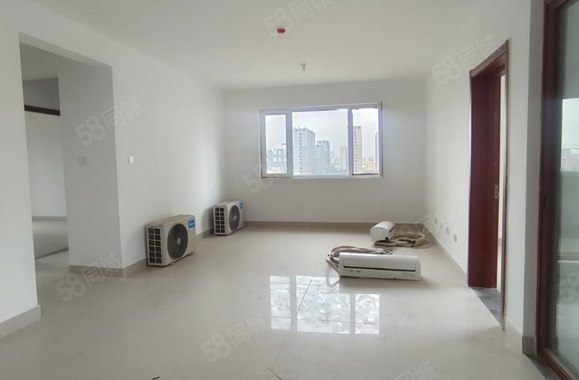 王卷帽，120平三室两厅两卫85万中间楼层