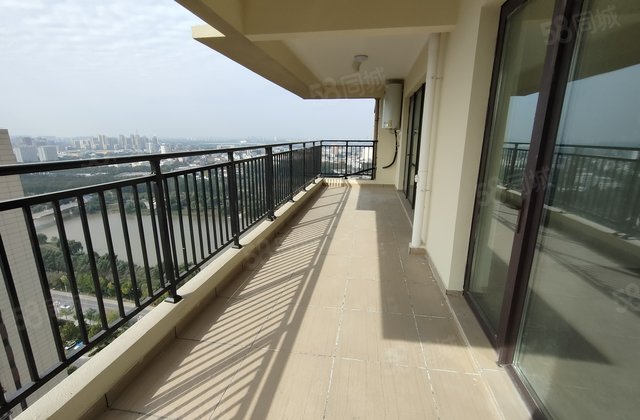 急售大平层！赠双车位！储！免大税！观景房！东边户碧桂园翡丽湾