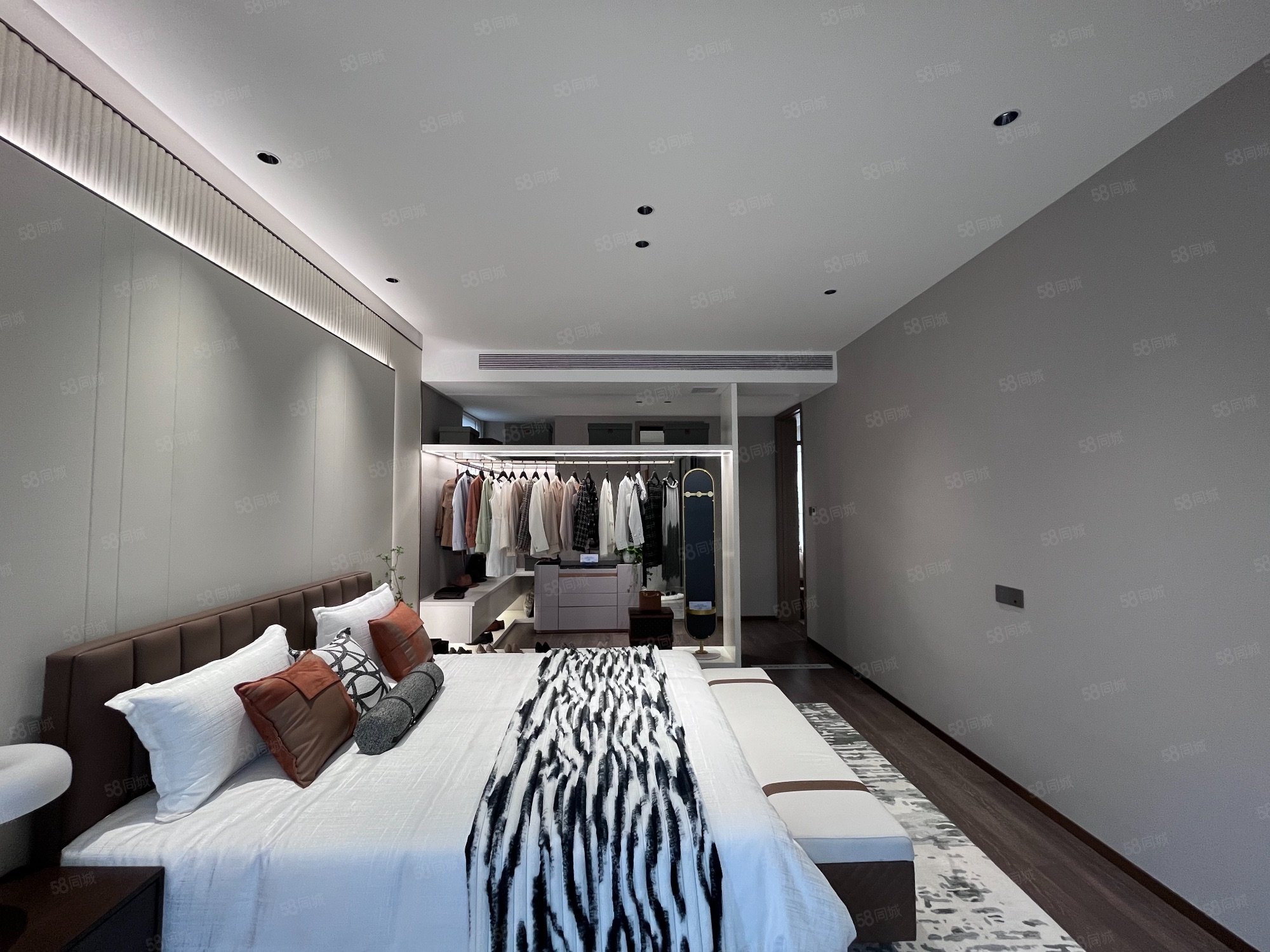 汉成世家5室3厅5卫178㎡南北125万