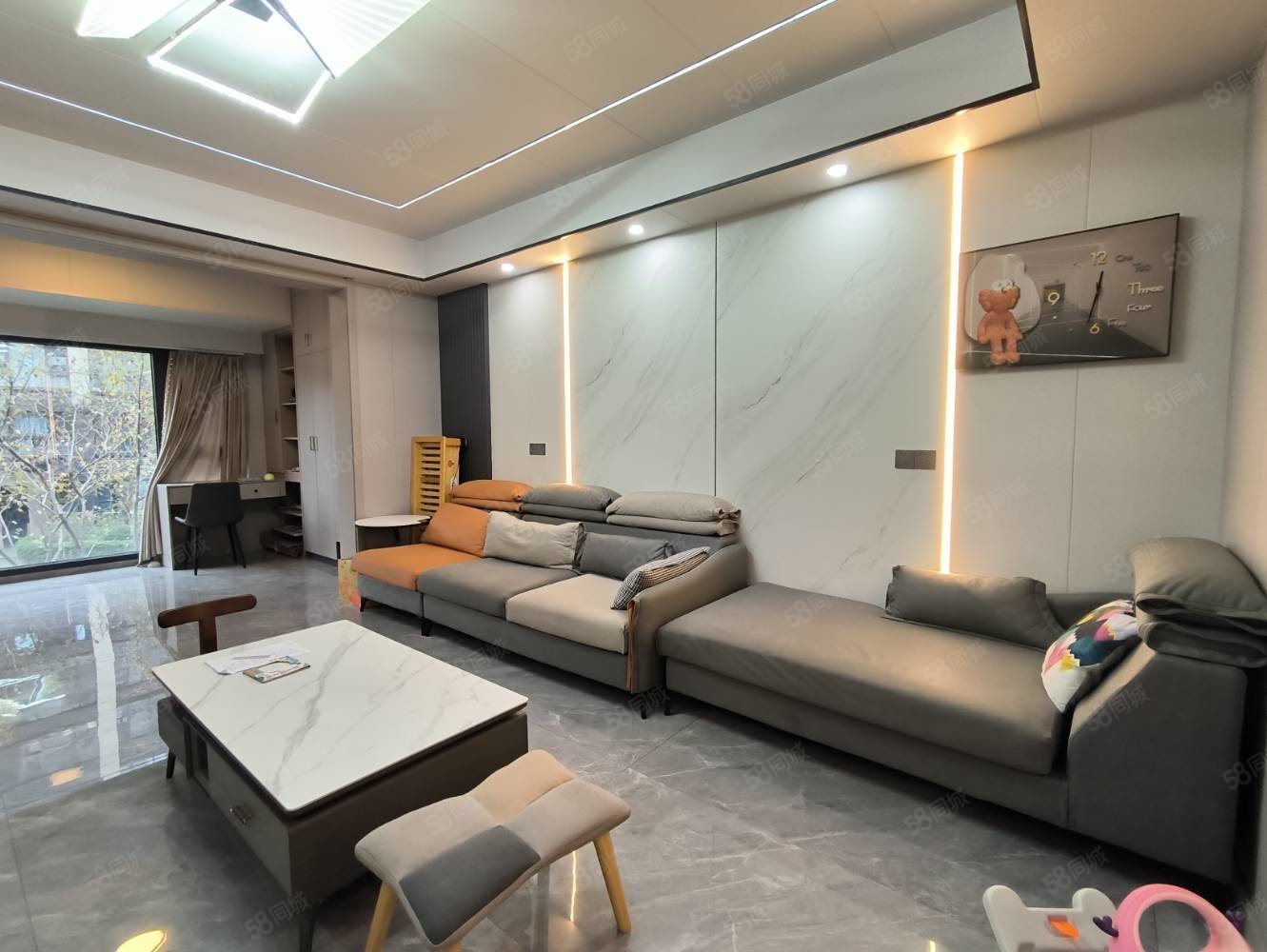 港中旅公元6室2厅3卫230㎡南北196万