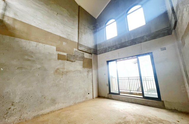 中建亮月湖6室2厅217㎡128.8万二手房图片