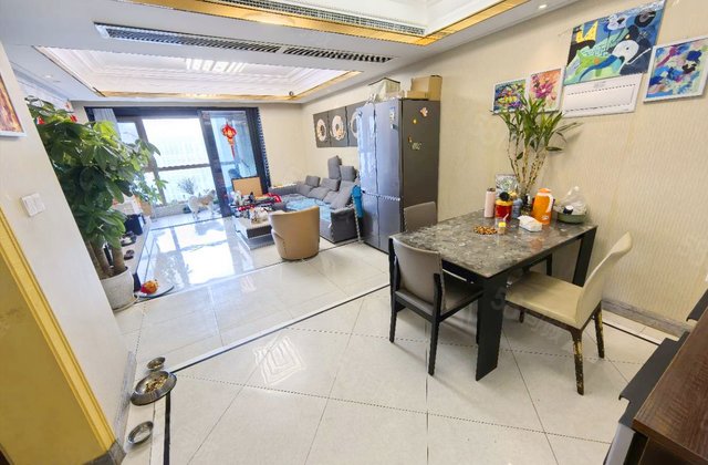 中铁鹭岛艺术城4室2厅133.88㎡330万二手房图片