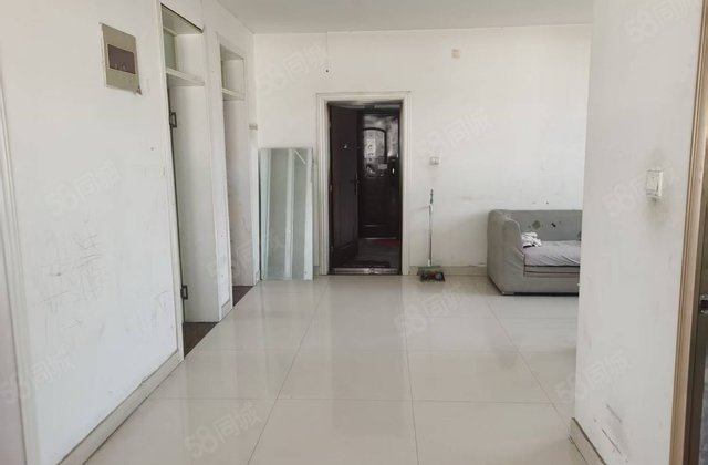 小三房 高楼层视野好 近医院 !送阁楼送地下室送家具价格可议