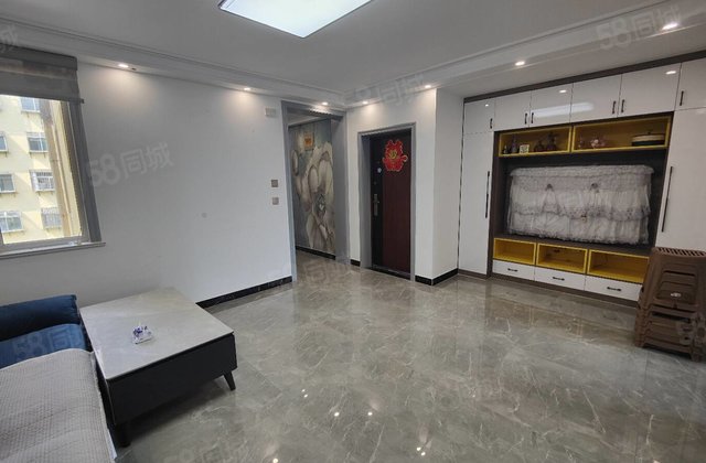 七中对面 精装两室婚房 步梯四楼 诚心出售