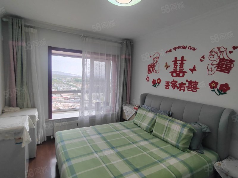 万达华府3室2厅2卫142㎡南北99万