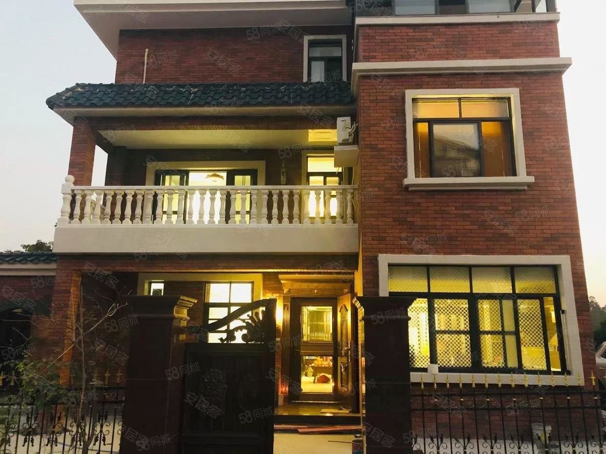 精装独栋别墅,这套房子买回来可以直接入住保养的很好.