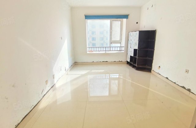 昌润莲城三叶草户型，三室双卫，带车位储藏室免大税，楼层好