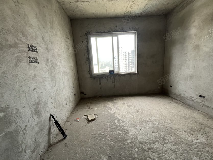 腾龙国际1室1厅1卫55㎡南北26万