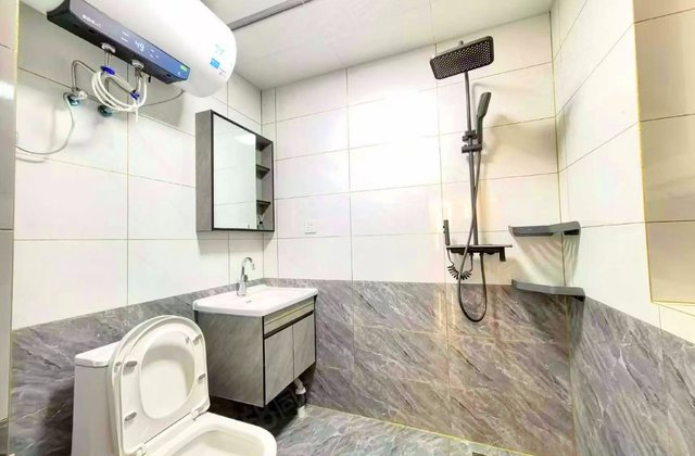 洋浦壹号(二期)3室2厅124.34㎡69万二手房图片