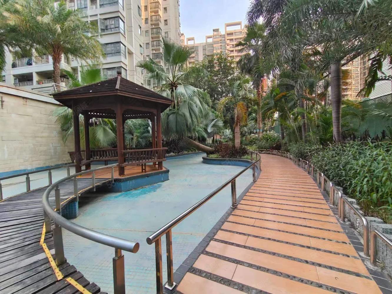 恒裕海湾4室2厅3卫191.52㎡东南215万