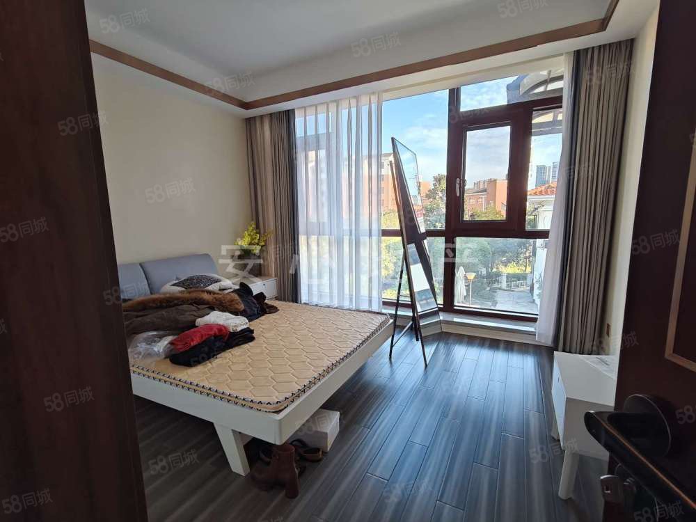 德和沁园(别墅)5室3厅4卫216㎡南北550万