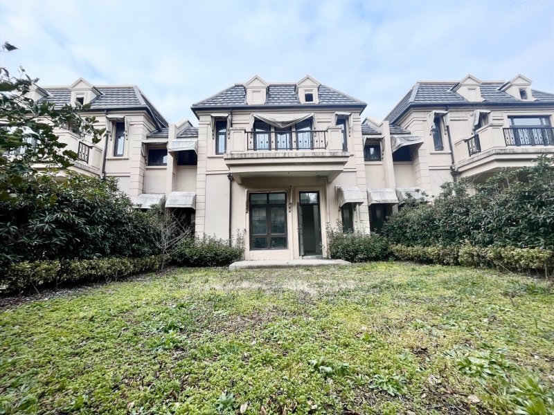 云湖御墅13855平490万4室2厅2卫