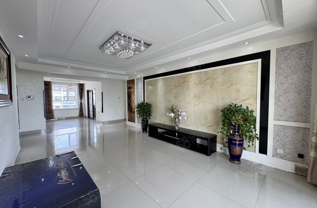 月亮湾凤凰楼层 精装三叶草户型  前排观景房 带车位储藏室