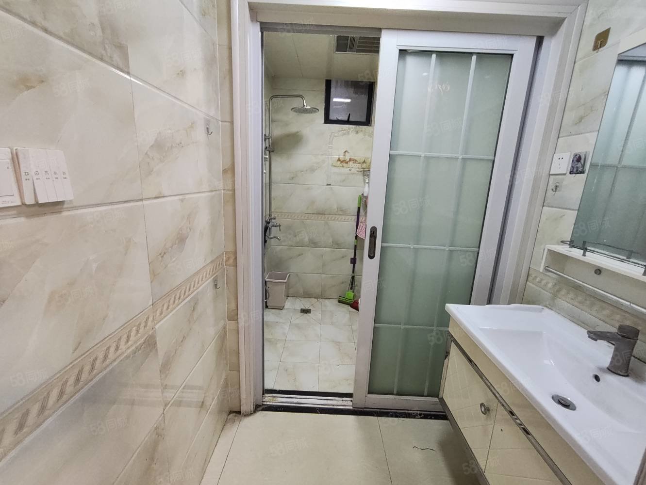 奥林清华3室2厅1卫124㎡南北60万