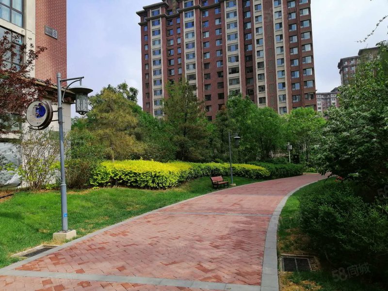 北塔湖畔 中房玺云台 准现房 南北通透毛坯三居 楼层好有钥匙