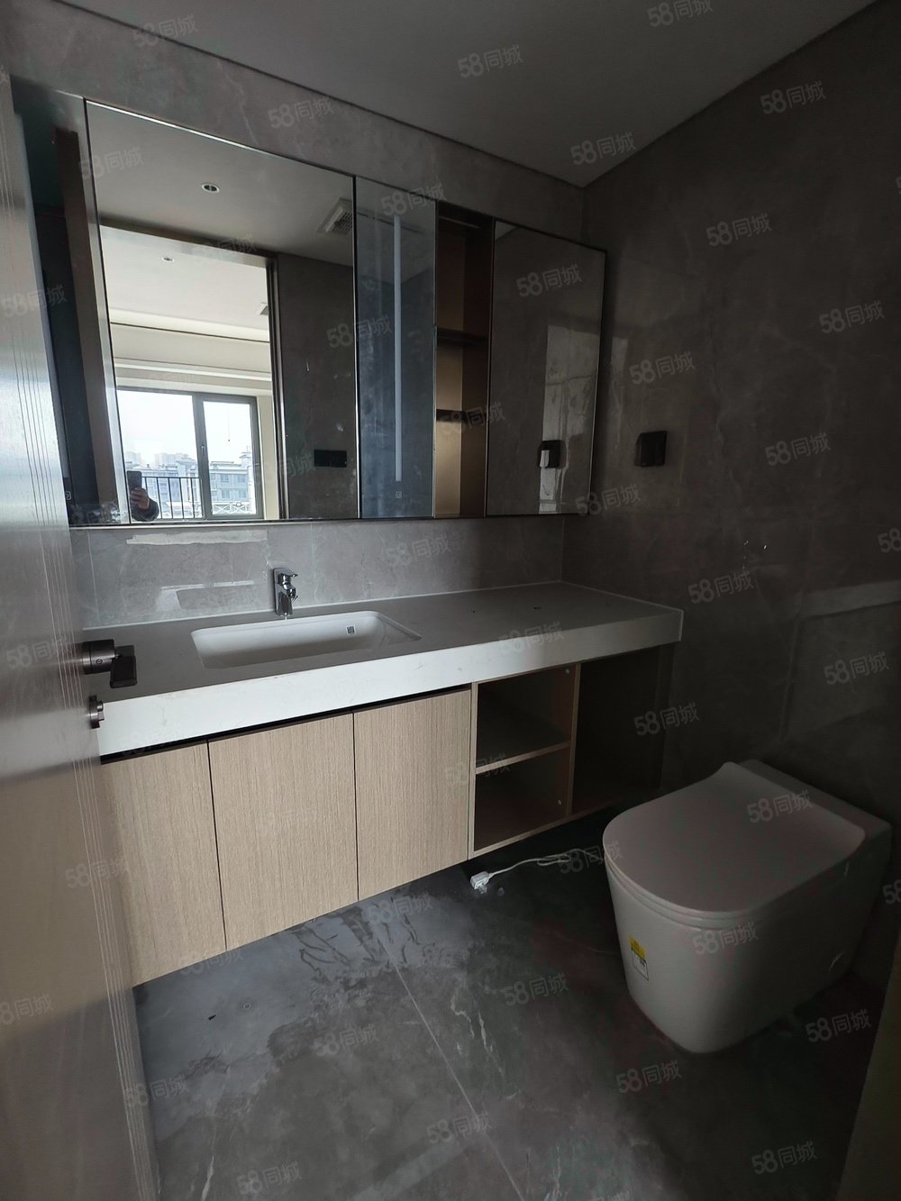 頤和公館(北區(qū))4室2廳2衛(wèi)127㎡南北670萬(wàn)