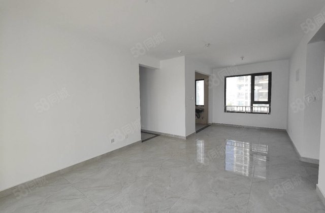 万达南邻 汽车站附近 江山印三室双卫 边户带车位储藏室