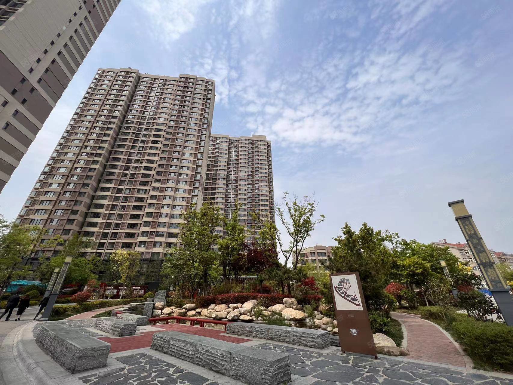 鲁润静园3室2厅2卫133.42㎡南599.9万