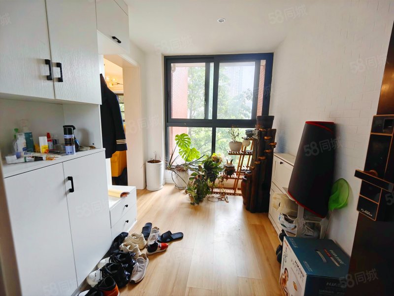 麓山印象 产权清晰 双卫格局 带电梯 临地铁 满五 精装修